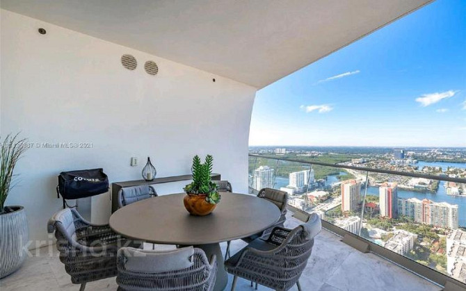 3-комнатная квартира, 355 м², 43/50 этаж, Collins Ave 16901 - Collins Ave Майами - изображение 2