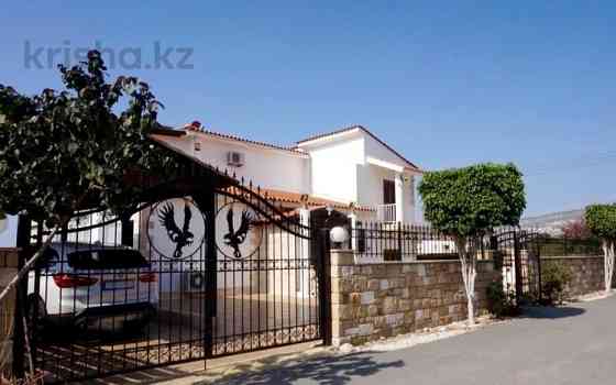 Отдельный дом, 8 комнат, 400 м², 13 сот., Пафос, Пейя Пафос