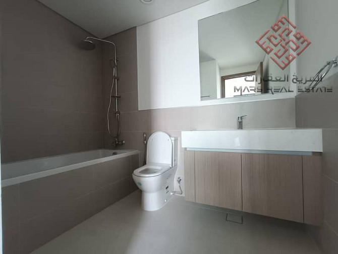 Burj Khalifa seaview Luxury & Spacious 1BR 52k aed | 01 Masteroom | 01 Balcony | 02 Restroom | 01 Pa Аль Хан - изображение 8