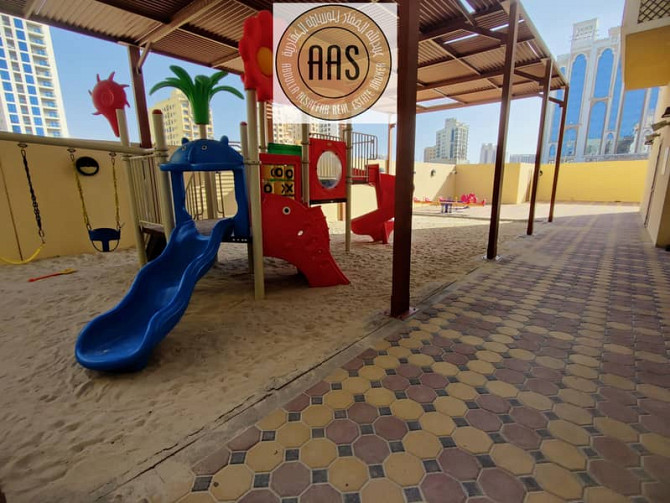 Near metro big 2bhk family only in 90k with closed kitchen and kids area Аль Джадаф - изображение 2