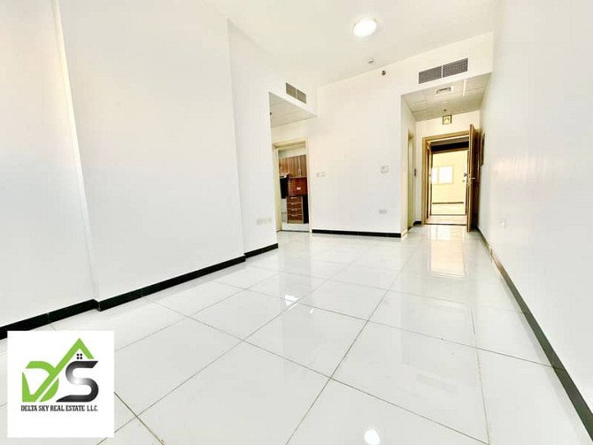 apartment for rent 3 phk + maid  , 1 room master , open sea view ,  security , services Al Khalidiyah - photo 1