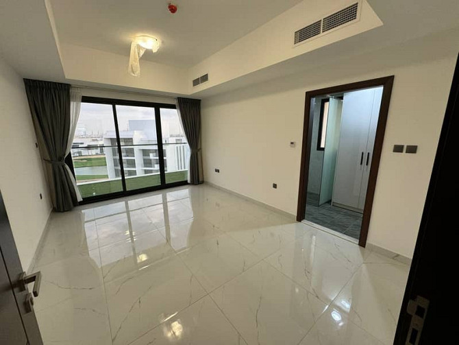 A room and a hall for the first resident, a large area, with a swimming pool and golf courses, 2 bat Аль Зора - изображение 5