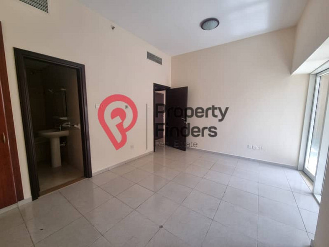 With Balcony | Spacious Living Room | Bright Space Al Nahda (Dubai) - изображение 5