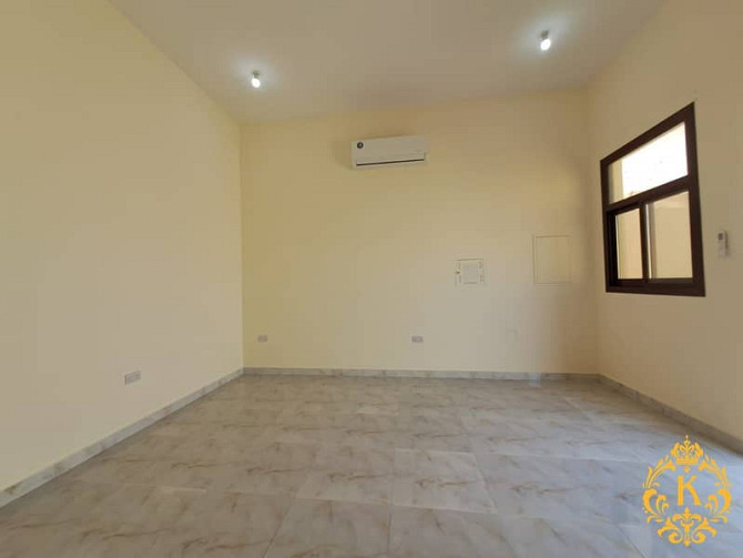Brand new 1bed hall 2 bath back yard  Front yard common At  Al Shamkha Al Shamkha - изображение 2