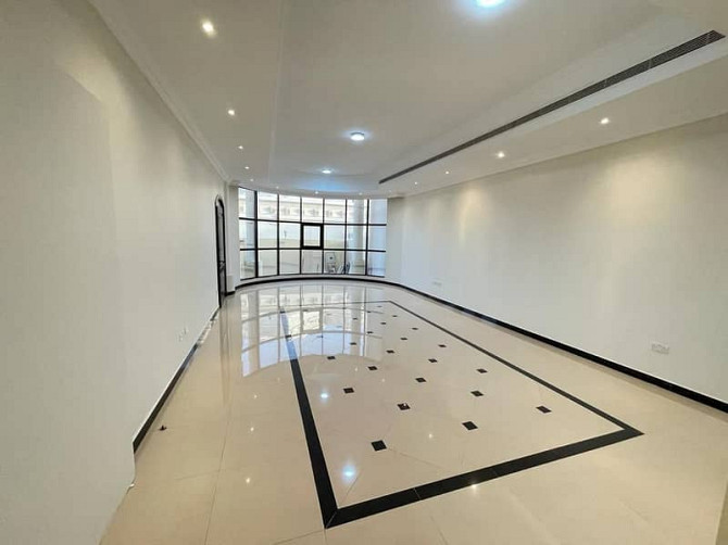 Royal Finishing Luxury Huge Studio Sep/Kitchen  Bath Tub Washroom On Prime Location in KCA Khalifa City - изображение 3