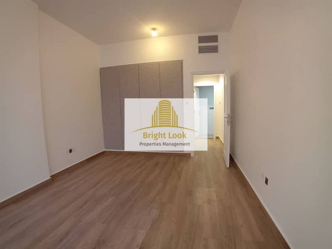 Well Maintained 2 bed room apartment only in 65000 aed yearly улица Аль Салам - изображение 7