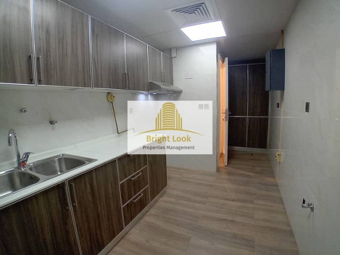 Well Maintained 2 bed room apartment only in 65000 aed yearly улица Аль Салам - изображение 4