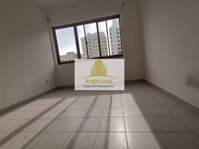 Well Maintained 2BHK apartment with balcony in 55,000 AED / year Al Falah Street - photo 5