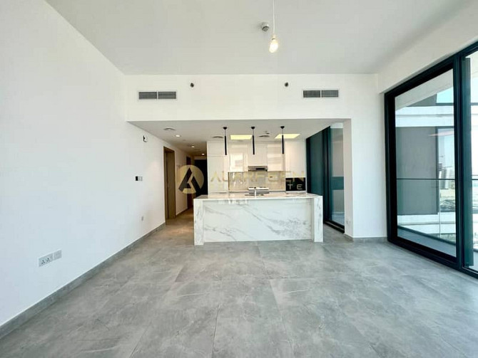 Luxurious 2-bedroom American style kitchen With Pool View Таун Сквер - изображение 6