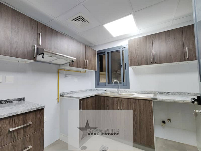 BRAND NEW BUILDING 2 BEDROOM WITH CLOSE KITCHEN BALCONY AND COVERED PARKING Аль Варкаа - изображение 1