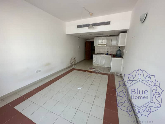 Huge studio with parking 43k near Burjuman metro Bur Dubai - изображение 3