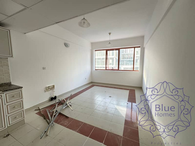 Huge studio with parking 43k near Burjuman metro Bur Dubai - изображение 2