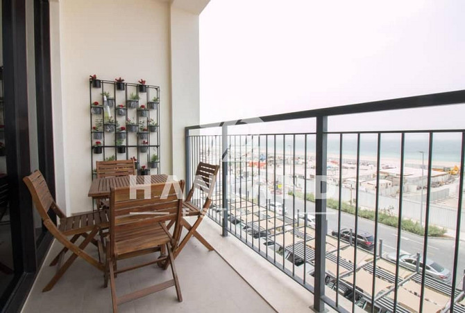 Stunning Furnishing | Sea View | Prime Location Jumeirah - photo 1