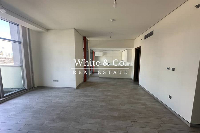 LARGE LAYOUT | CANAL VIEW | UNFURNISHED Business Bay - photo 2