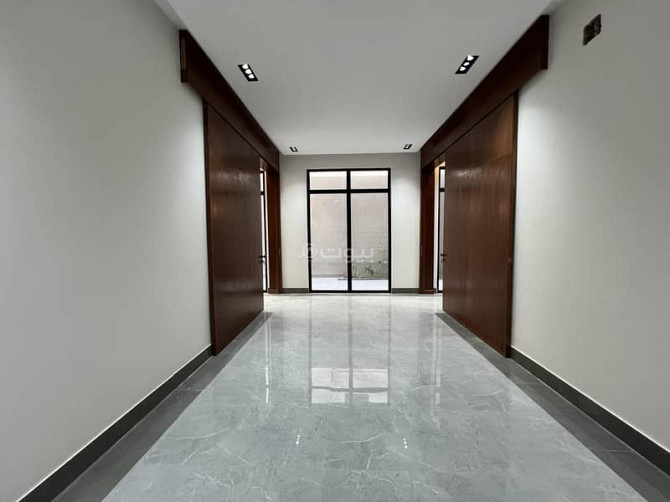 Internal staircase villa with an apartment for sale in Al-Rimal district, east of Riyadh Эр-Рияд - изображение 1