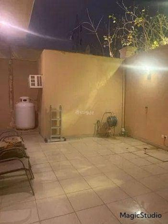 14 Rooms Villa For Sale on South 20m - East 15m Street, Riyadh Riyadh - изображение 1