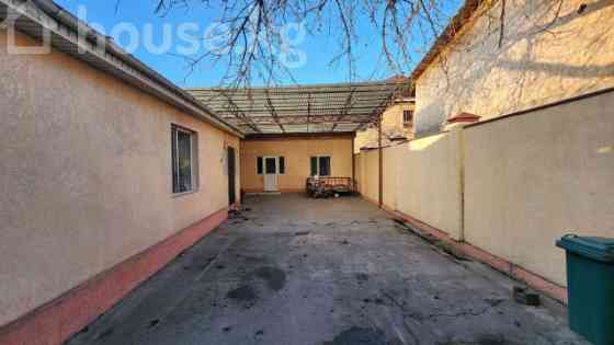 Дом, 4-комн., 62 м2, Бишкек, Баялинова 109/Исанова Bishkek