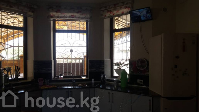 Дом, 6 и более комнат, 360 м2, Бишкек, 12 - я Bishkek - photo 2