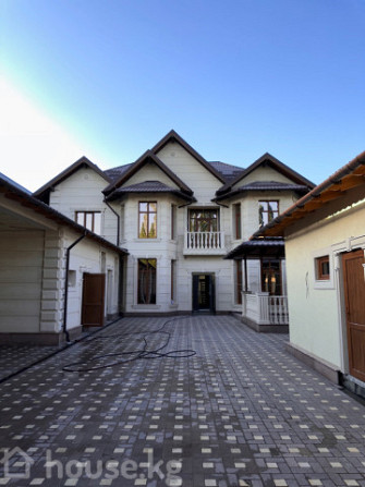 Дом, 6 и более комнат, 300 м2, Бишкек, Карла Маркса Bishkek - photo 1