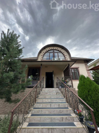 Дом, 6 и более комнат, 250 м2, Бишкек, Киргизия 1 ж/м Bishkek - photo 1