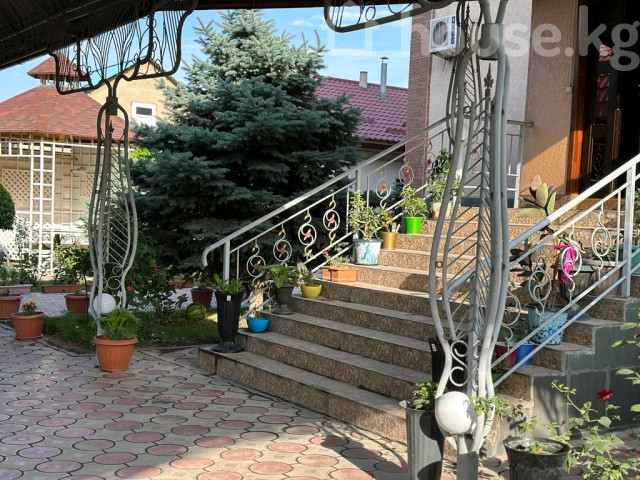Дом, 6 и более комнат, 400 м2, Бишкек, Рухий Мурас ж/м Bishkek - photo 1