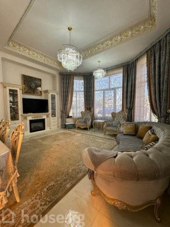 Дом, 6 и более комнат, 600 м2, Бишкек, ЦУМ Bishkek - photo 1