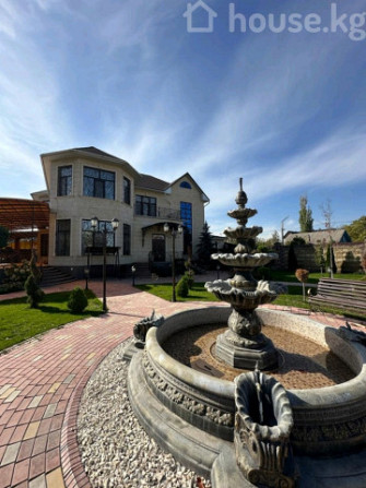 Дом, 6 и более комнат, 600 м2, Бишкек Bishkek - photo 1