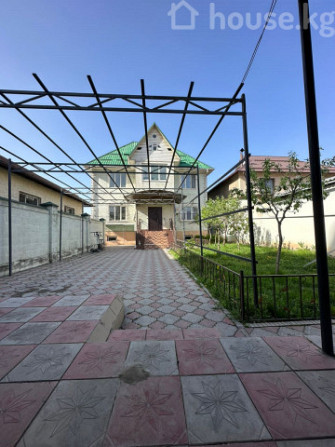 Дом, 6 и более комнат, 245 м2, Бишкек, Джальская больница, Ахунбаева/Чапаева Bishkek - photo 1