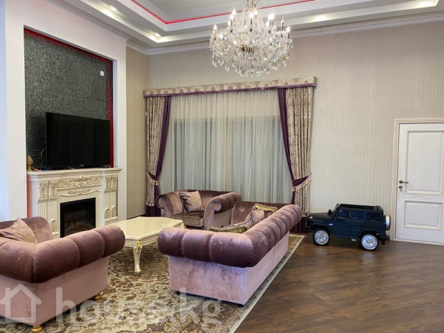 Дом, 6 и более комнат, 500 м2, Бишкек, 11 м-н Bishkek - photo 1