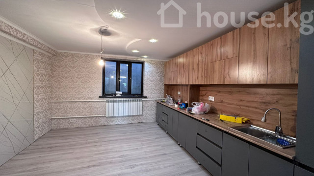Дом, 6 и более комнат, 240 м2, Бишкек, Западный автовокзал Bishkek - photo 1
