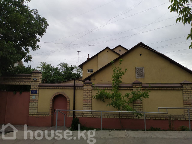 Дом, 6 и более комнат, 195 м2, Бишкек, Азия Молл Bishkek - photo 1