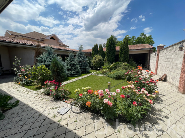 Дом, 6 и более комнат, 395 м2, Бишкек, Киргизия 1 ж/м Bishkek - photo 2