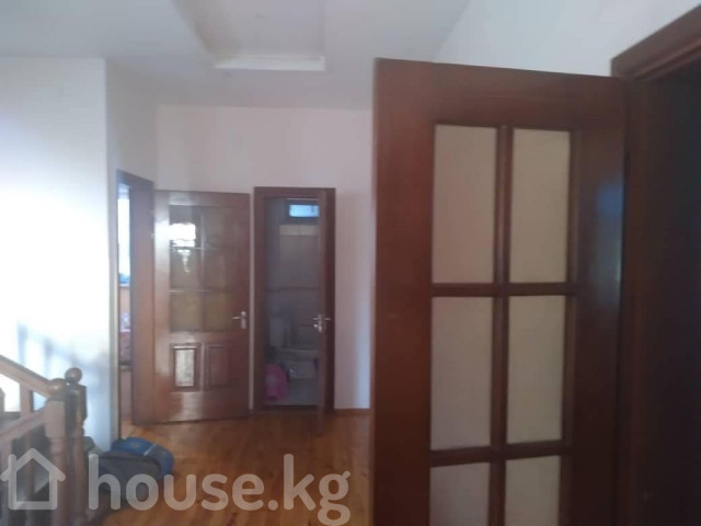 Дом, 6 и более комнат, 380 м2, Бишкек, Киргизия 1 ж/м, Самойленко 7 Bishkek - photo 2