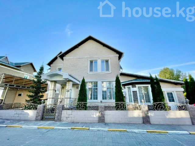 Дом, 6 и более комнат, 300 м2, Бишкек, АУЦА Bishkek - photo 1