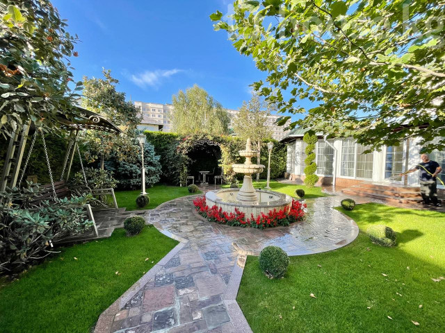 Дом, 6 и более комнат, 300 м2, Бишкек, АУЦА Bishkek - photo 4