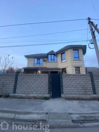 Дом, 6 и более комнат, 220 м2, Бишкек, КНУ Bishkek - photo 1