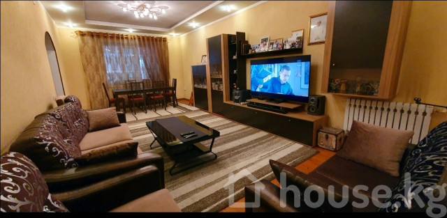 Дом, 6 и более комнат, 320 м2, Бишкек, Душанбинка, Токтоналиева 47/Джаманбаева Bishkek - photo 1