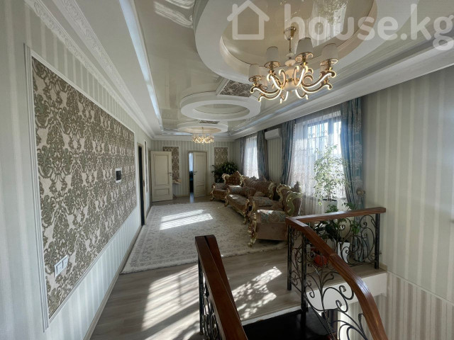 Дом, 6 и более комнат, 220 м2, Бишкек Bishkek - photo 1