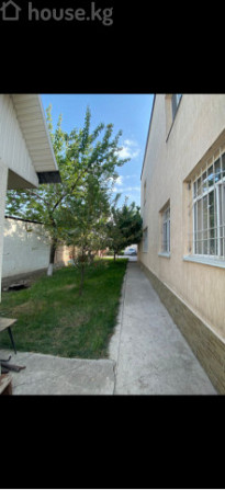 Дом, 6 и более комнат, 200 м2, Бишкек, Рабочий Городок, Красная 75 Bishkek - photo 1