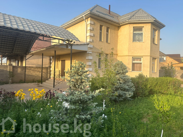 Дом, 6 и более комнат, 324 м2, Бишкек, Баха, 27 линия 58/Валдайская Bishkek - photo 1