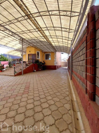Дом, 6 и более комнат, 300 м2, Бишкек, Арча-Бешик ж/м, токомбаева Bishkek - photo 2