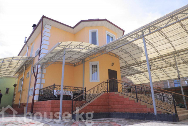Дом, 6 и более комнат, 300 м2, Бишкек, Арча-Бешик ж/м, токомбаева Bishkek - photo 1