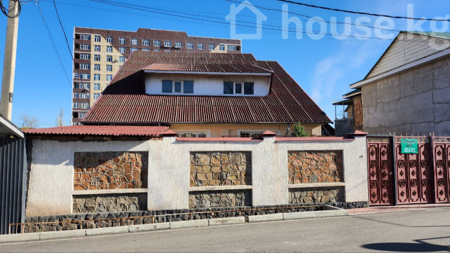 Дом, 6 и более комнат, 200 м2, Бишкек, Карпинка, Семашко 4/Жумабек Bishkek - photo 1