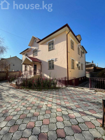 Дом, 6 и более комнат, 370 м2, Бишкек, Ак Кеме, Токомбаева/Ч.Айтматова Bishkek - photo 1