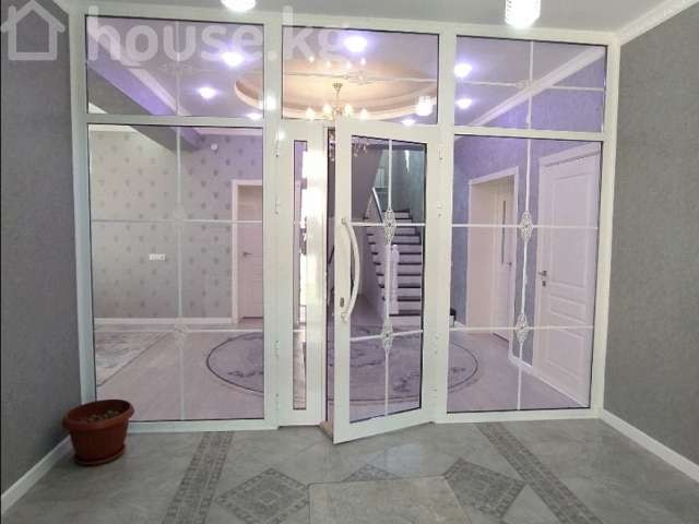 Дом, 6 и более комнат, 270 м2, Бишкек, Кок-Жар ж/м, Ахунбаева / Тон Bishkek - photo 4
