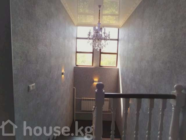 Дом, 6 и более комнат, 270 м2, Бишкек, Кок-Жар ж/м, Ахунбаева / Тон Bishkek - photo 2