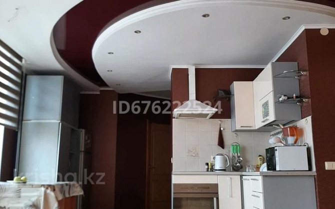 4-комнатная квартира, 118 м², 17/17 этаж помесячно, Абулхаир хана 44в Актобе - изображение 1