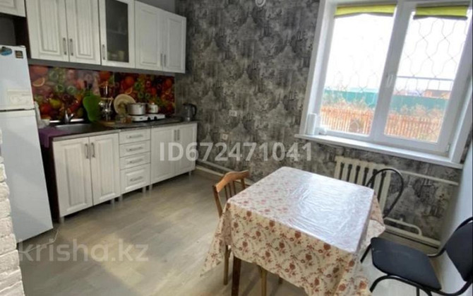 3-комнатная квартира, 90 м², 1/2 этаж помесячно, Алтайская 34/3 Усть-Каменогорск - изображение 1