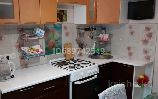 2-комнатная квартира, 51 м², 2/5 этаж помесячно, Коммунистическая 23 - Магазин Кристалл, пед.училище Щучинск - изображение 1