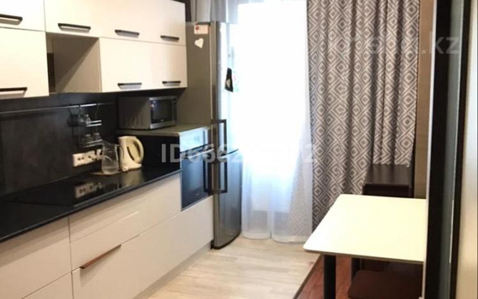 1-комнатная квартира, 48 м², 4/9 этаж помесячно, Жаяу Мусы 7 - Назарбаева Павлодар - изображение 1